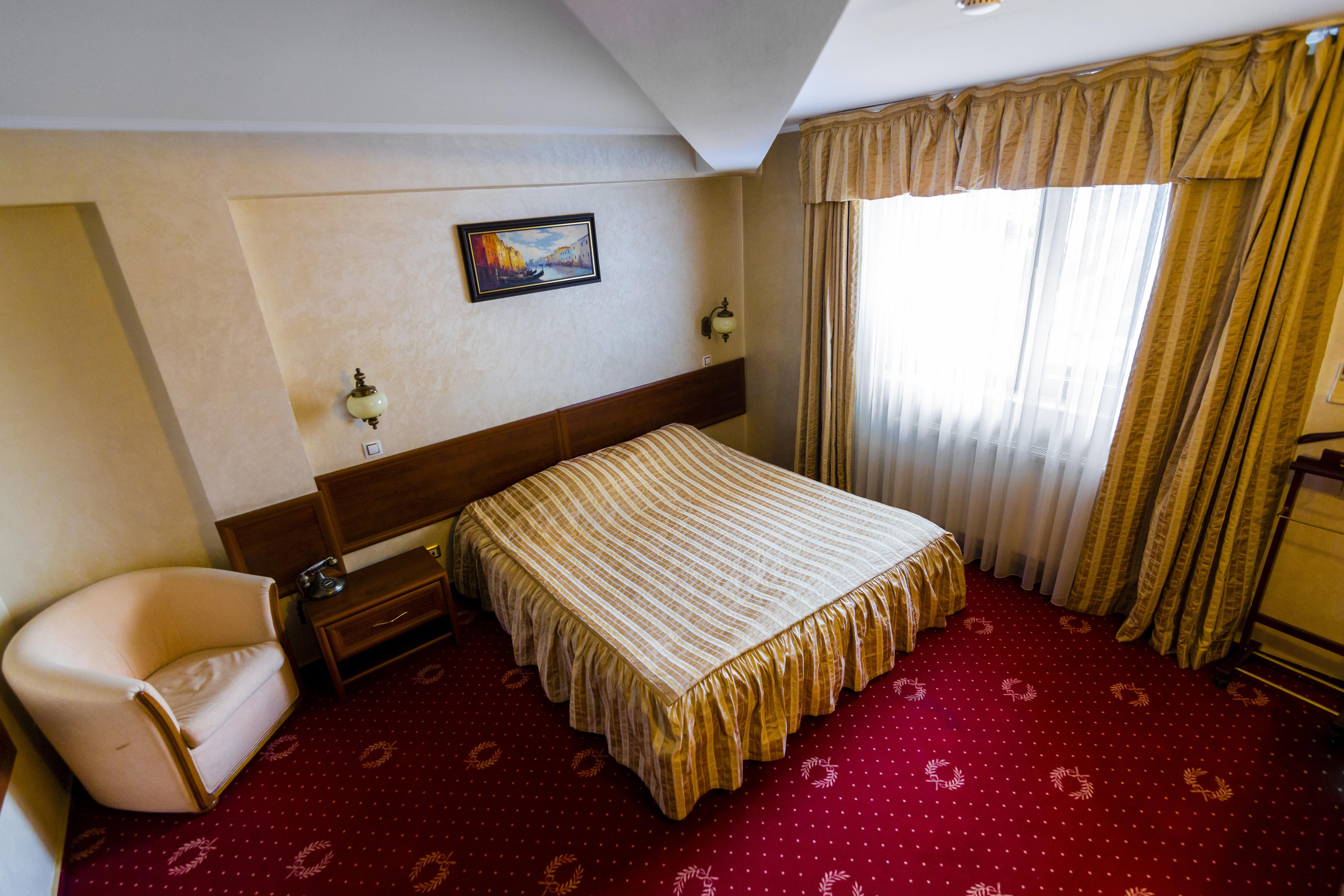 Hotel Golden House Craiova Buitenkant foto