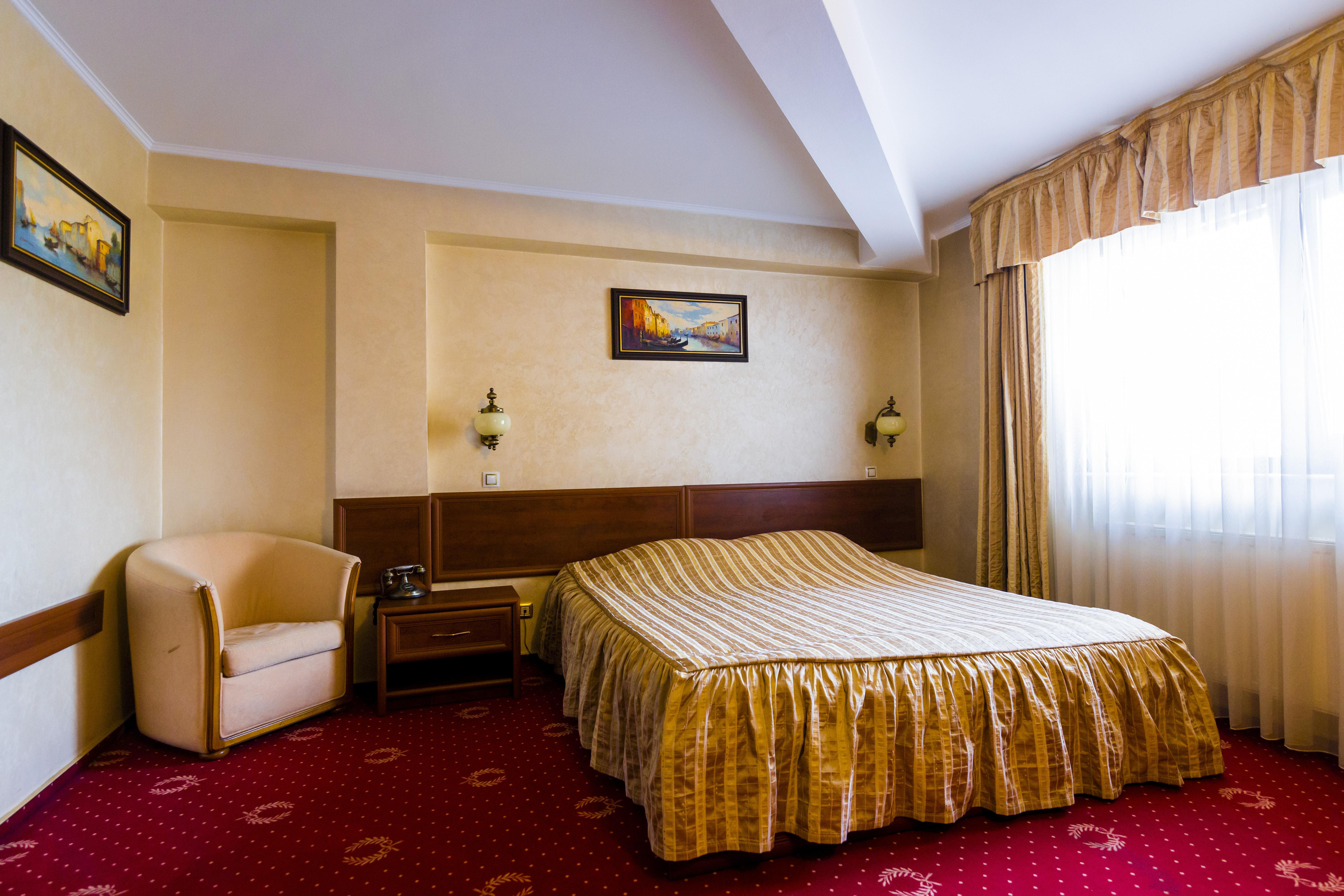 Hotel Golden House Craiova Buitenkant foto