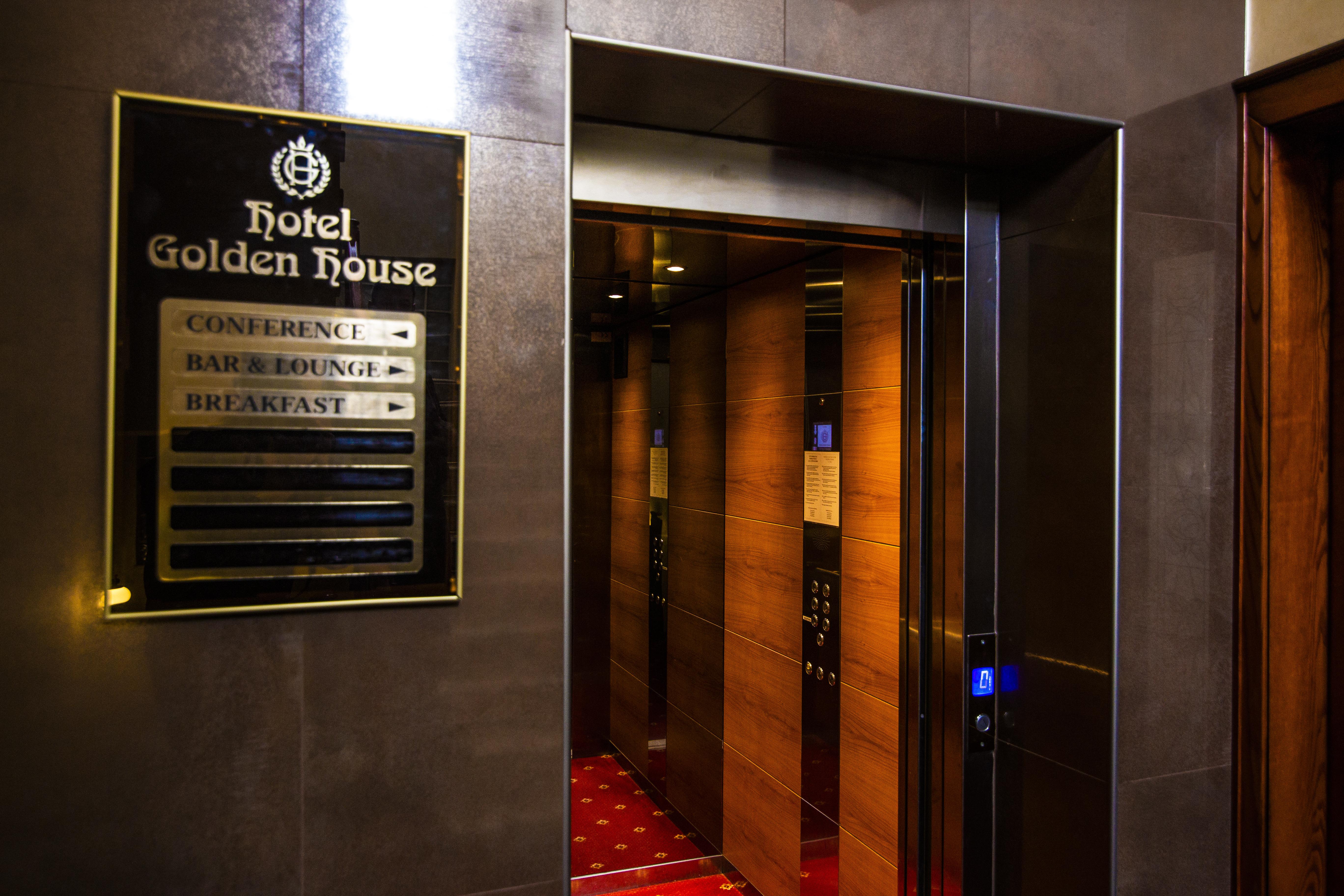 Hotel Golden House Craiova Buitenkant foto