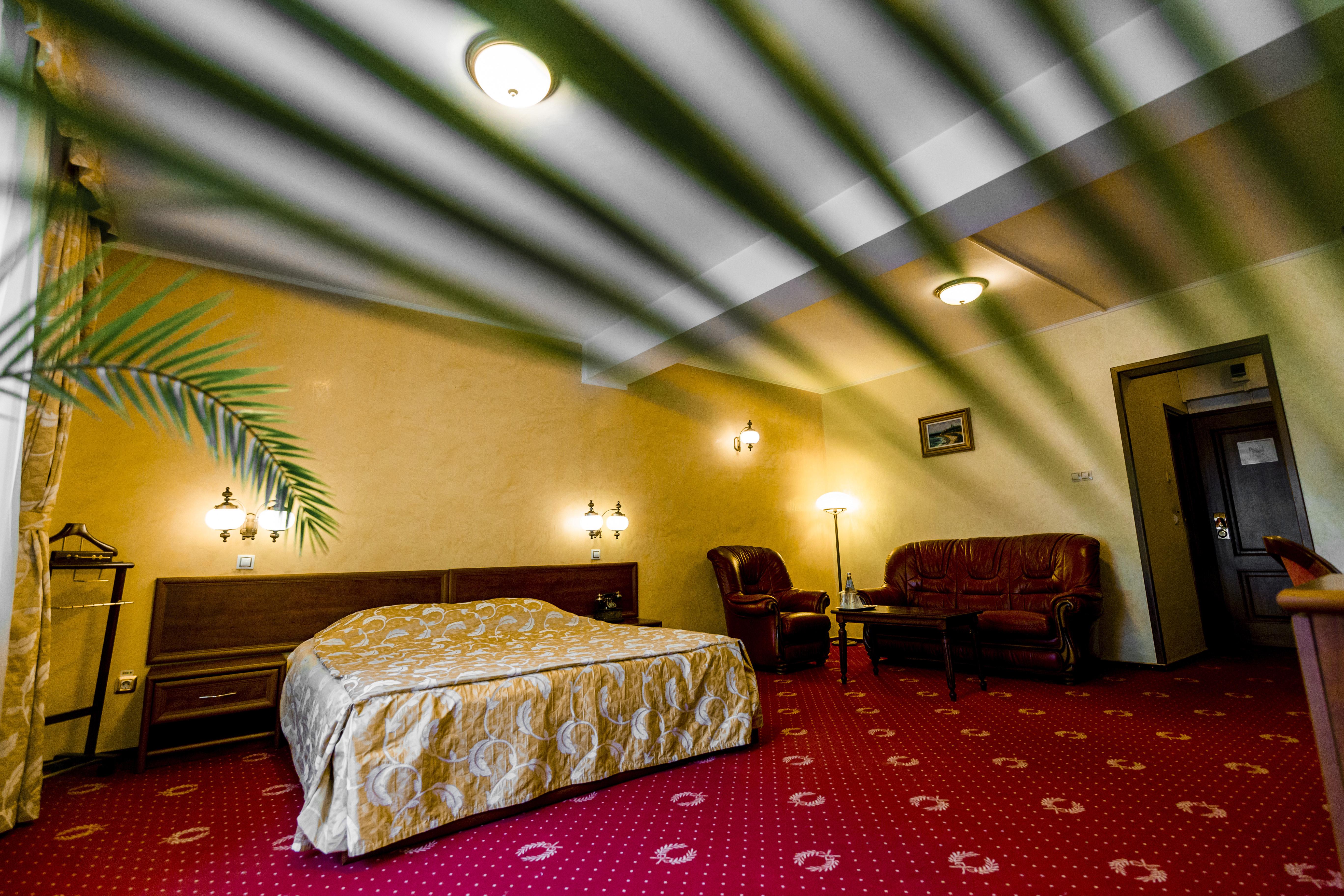 Hotel Golden House Craiova Buitenkant foto