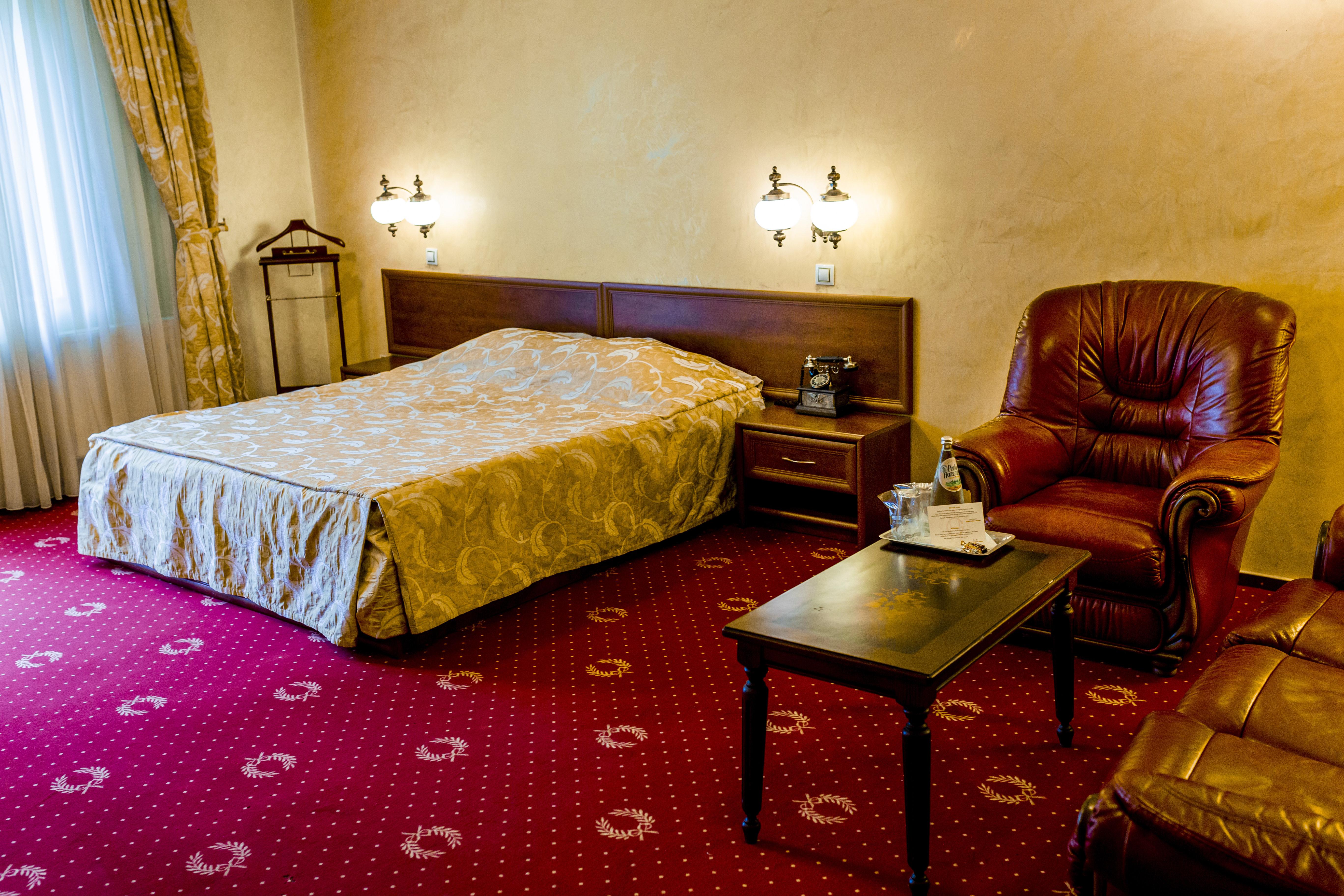 Hotel Golden House Craiova Buitenkant foto