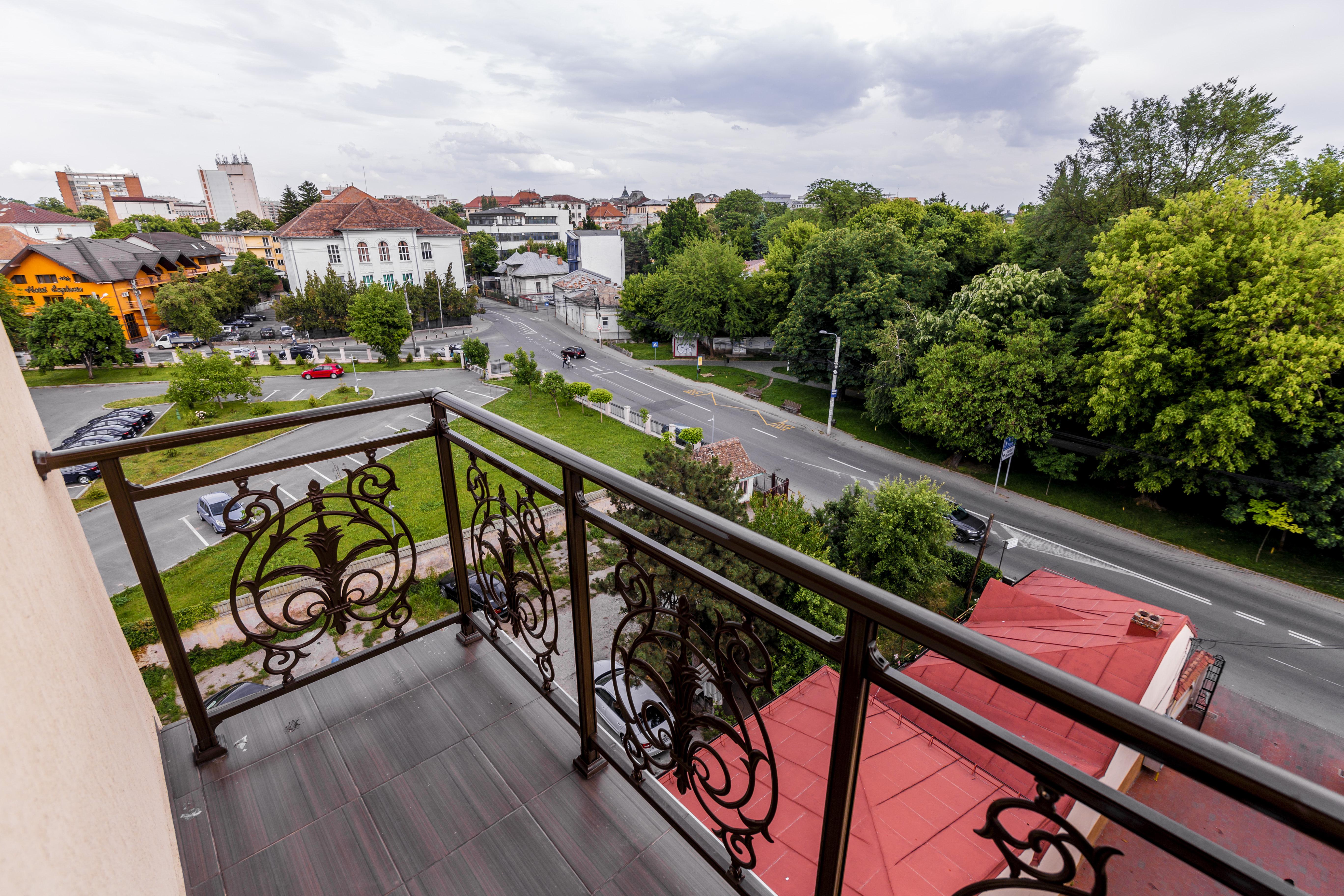 Hotel Golden House Craiova Buitenkant foto
