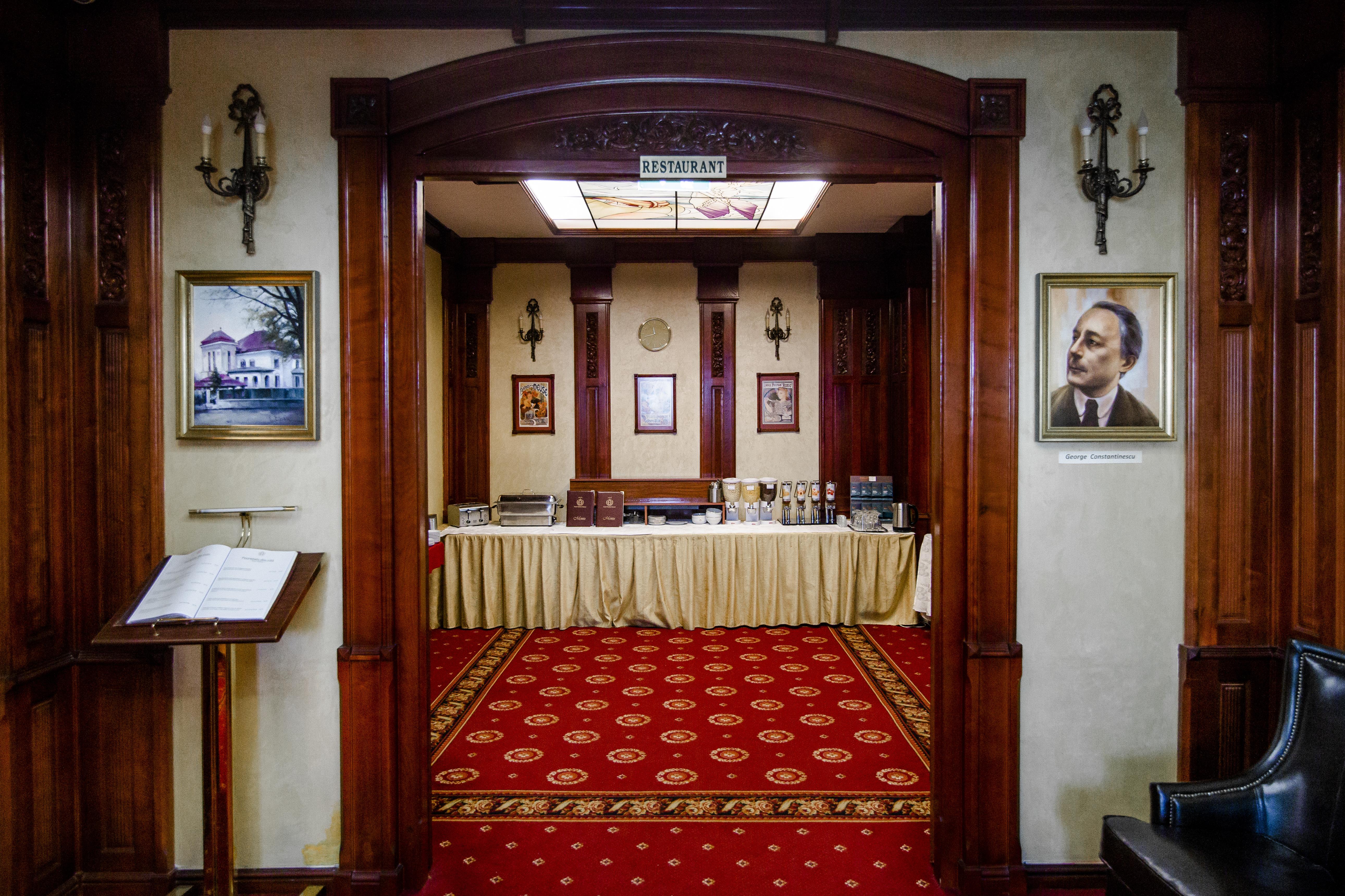 Hotel Golden House Craiova Buitenkant foto