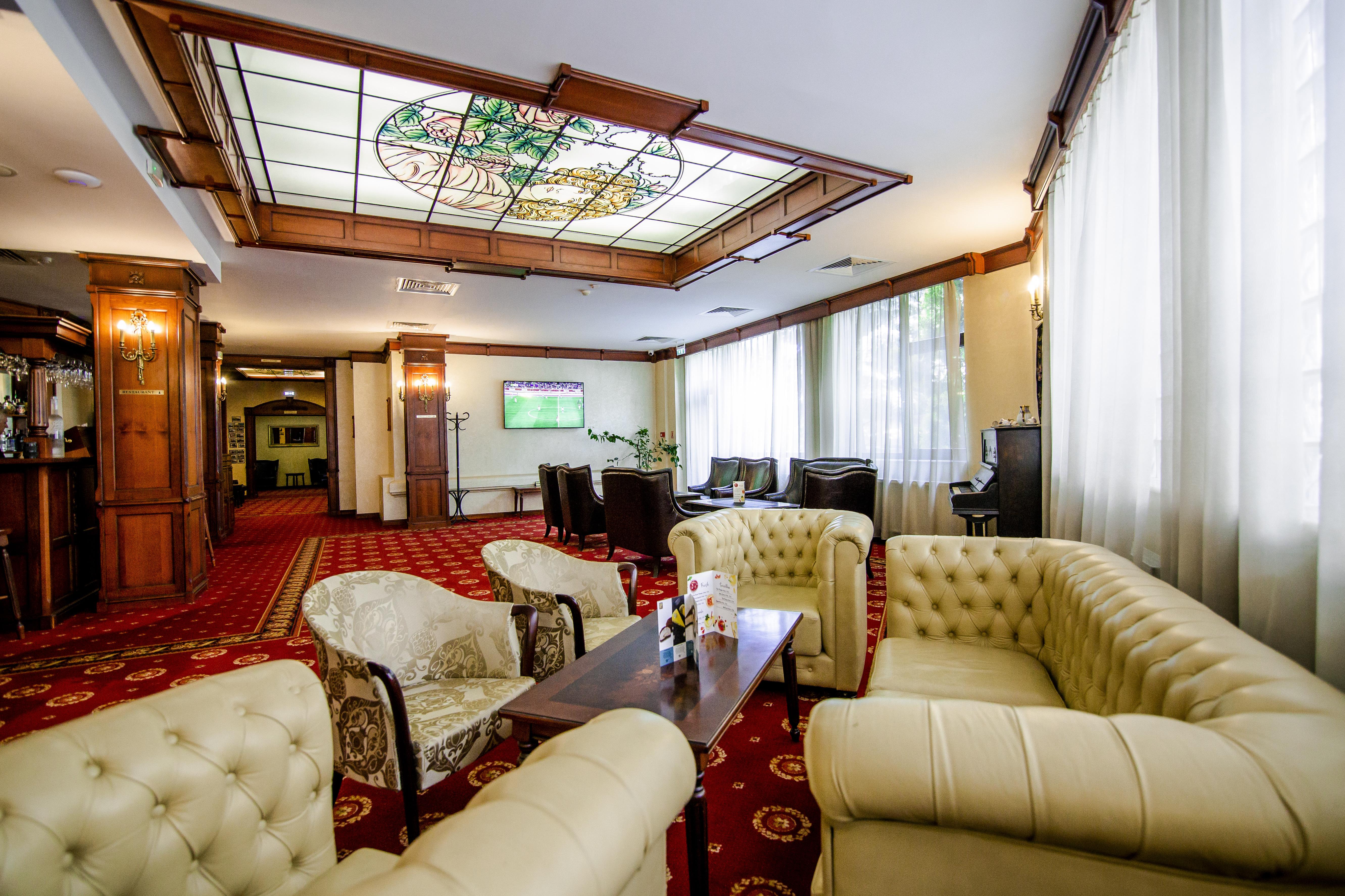 Hotel Golden House Craiova Buitenkant foto