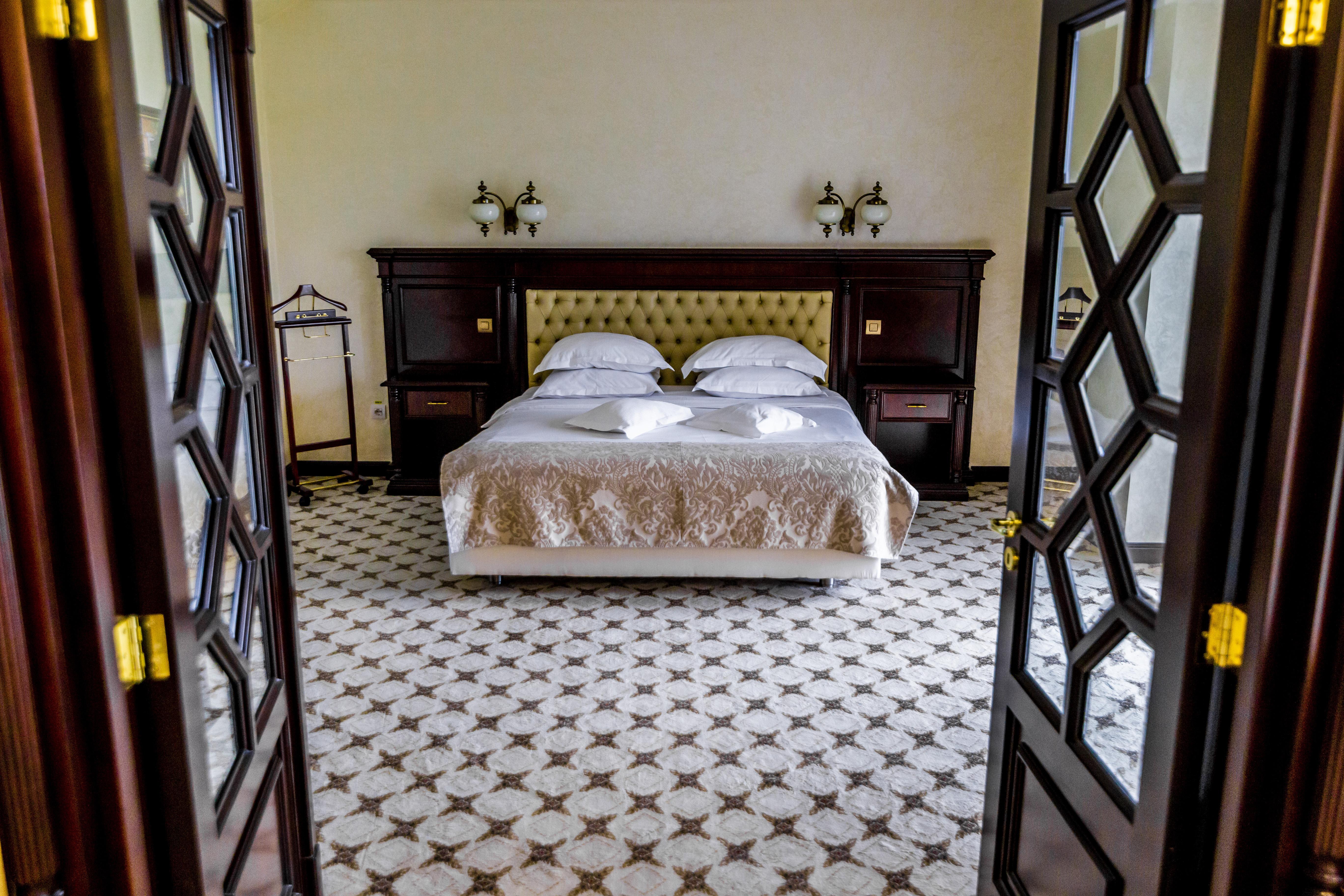Hotel Golden House Craiova Buitenkant foto