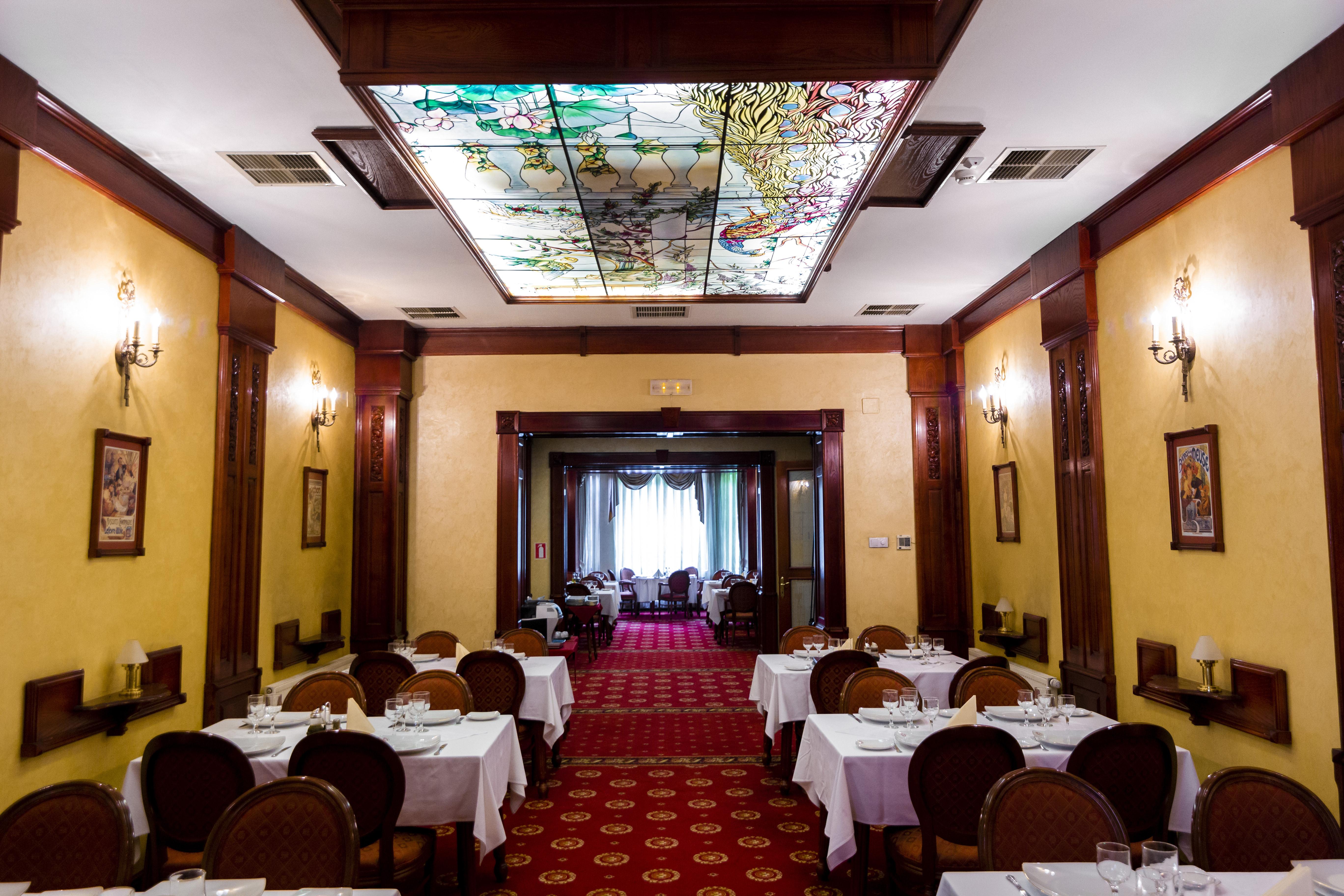 Hotel Golden House Craiova Buitenkant foto