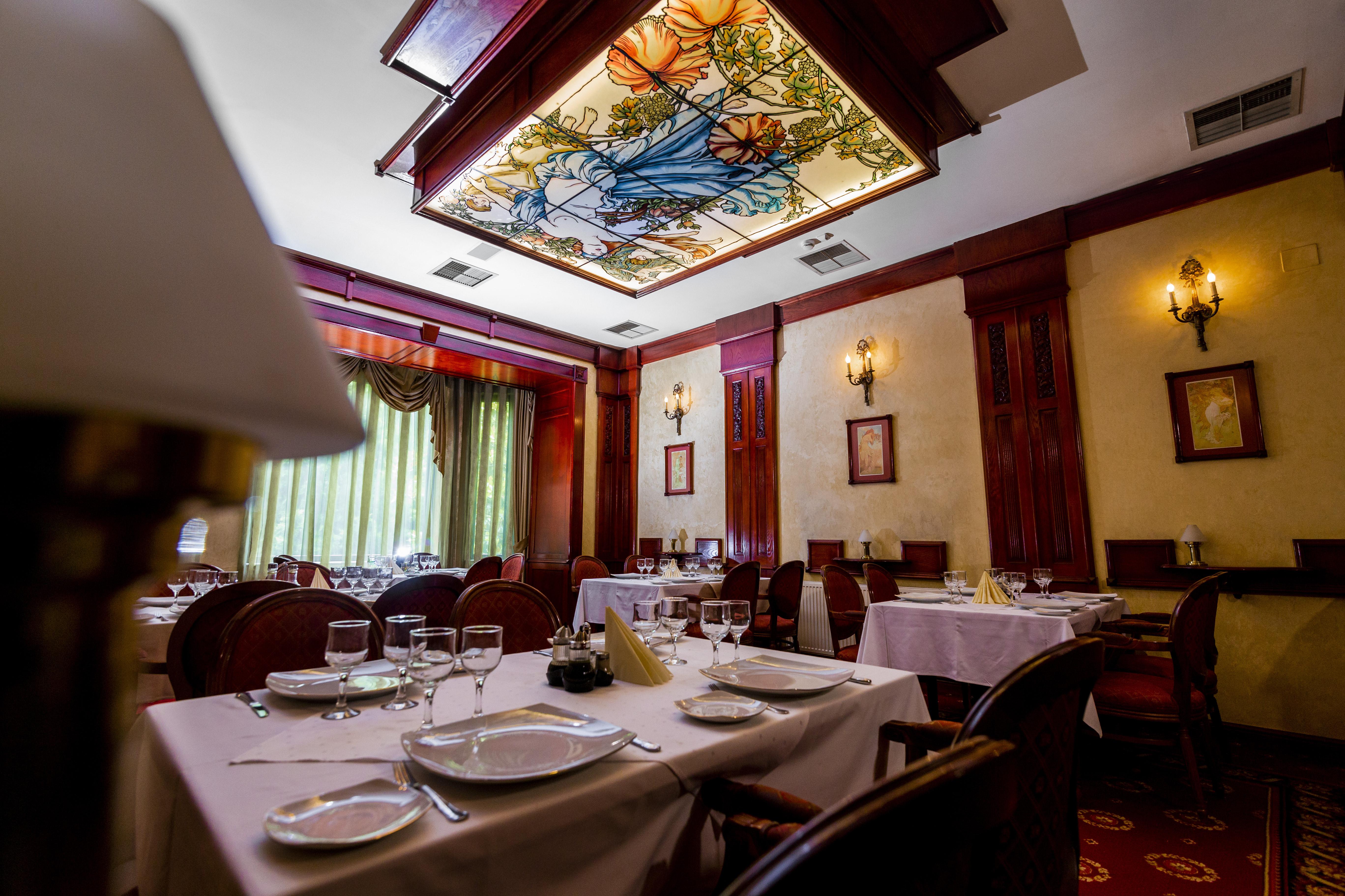 Hotel Golden House Craiova Buitenkant foto