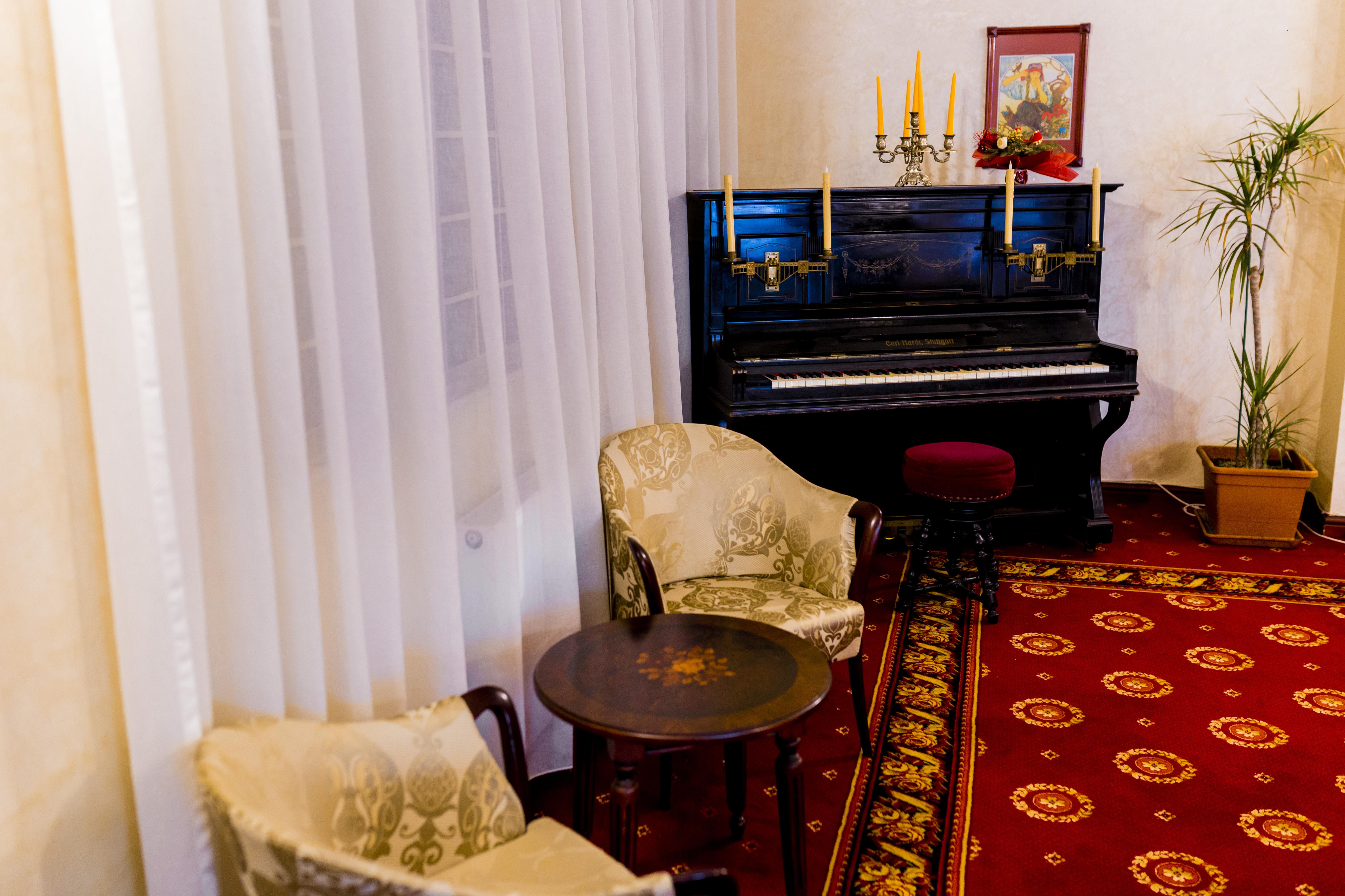 Hotel Golden House Craiova Buitenkant foto