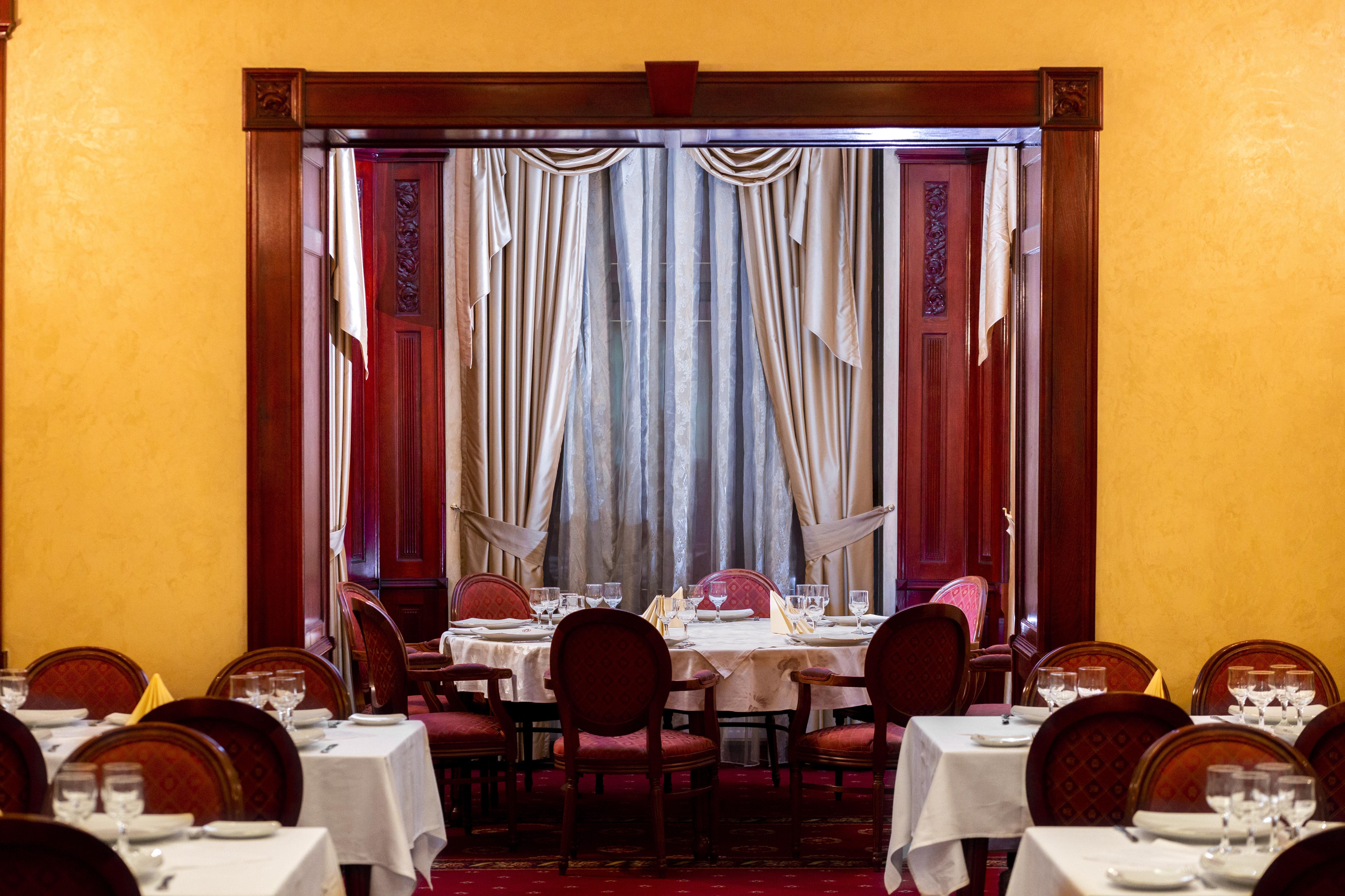 Hotel Golden House Craiova Buitenkant foto