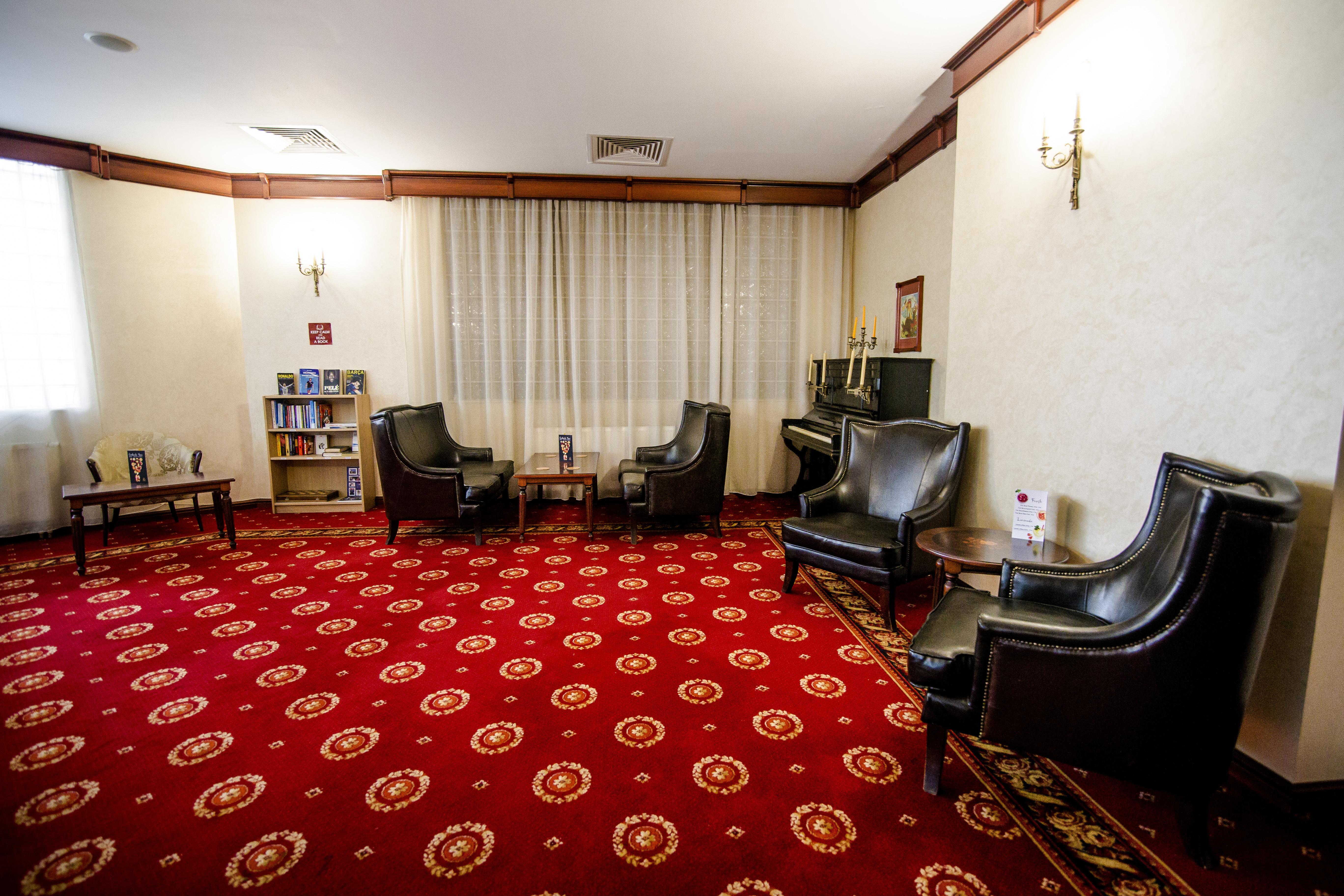 Hotel Golden House Craiova Buitenkant foto
