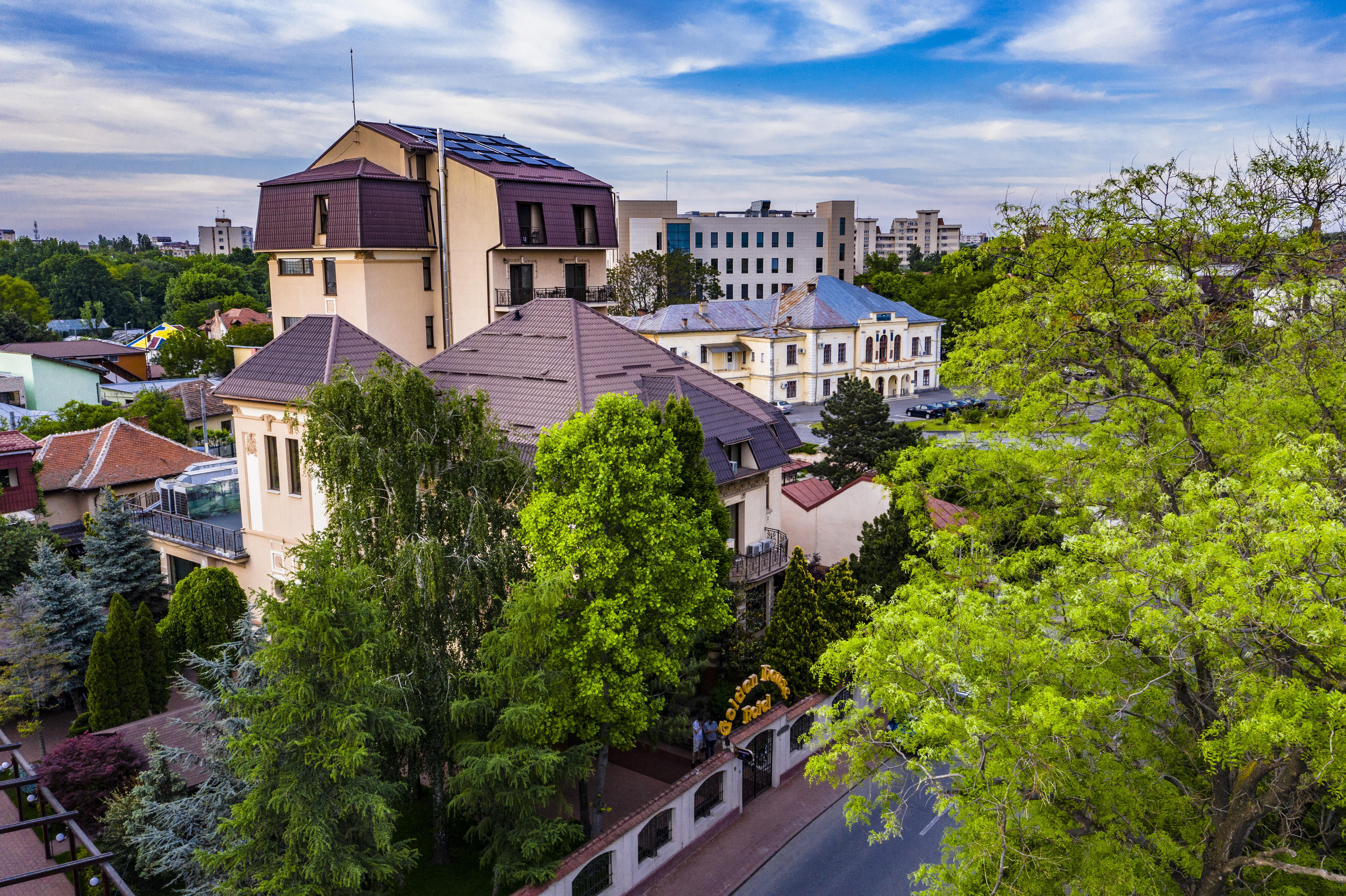 Hotel Golden House Craiova Buitenkant foto