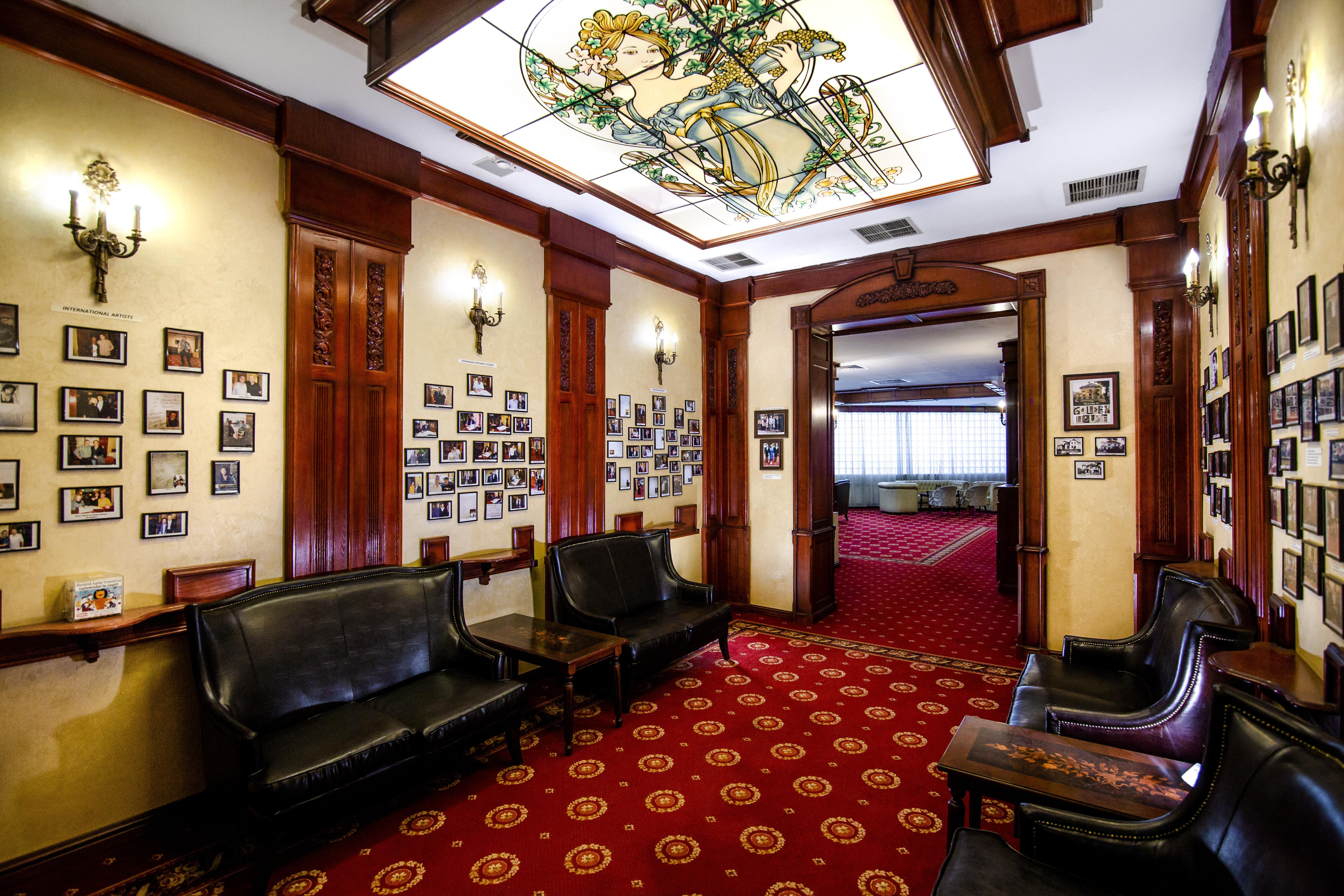 Hotel Golden House Craiova Buitenkant foto