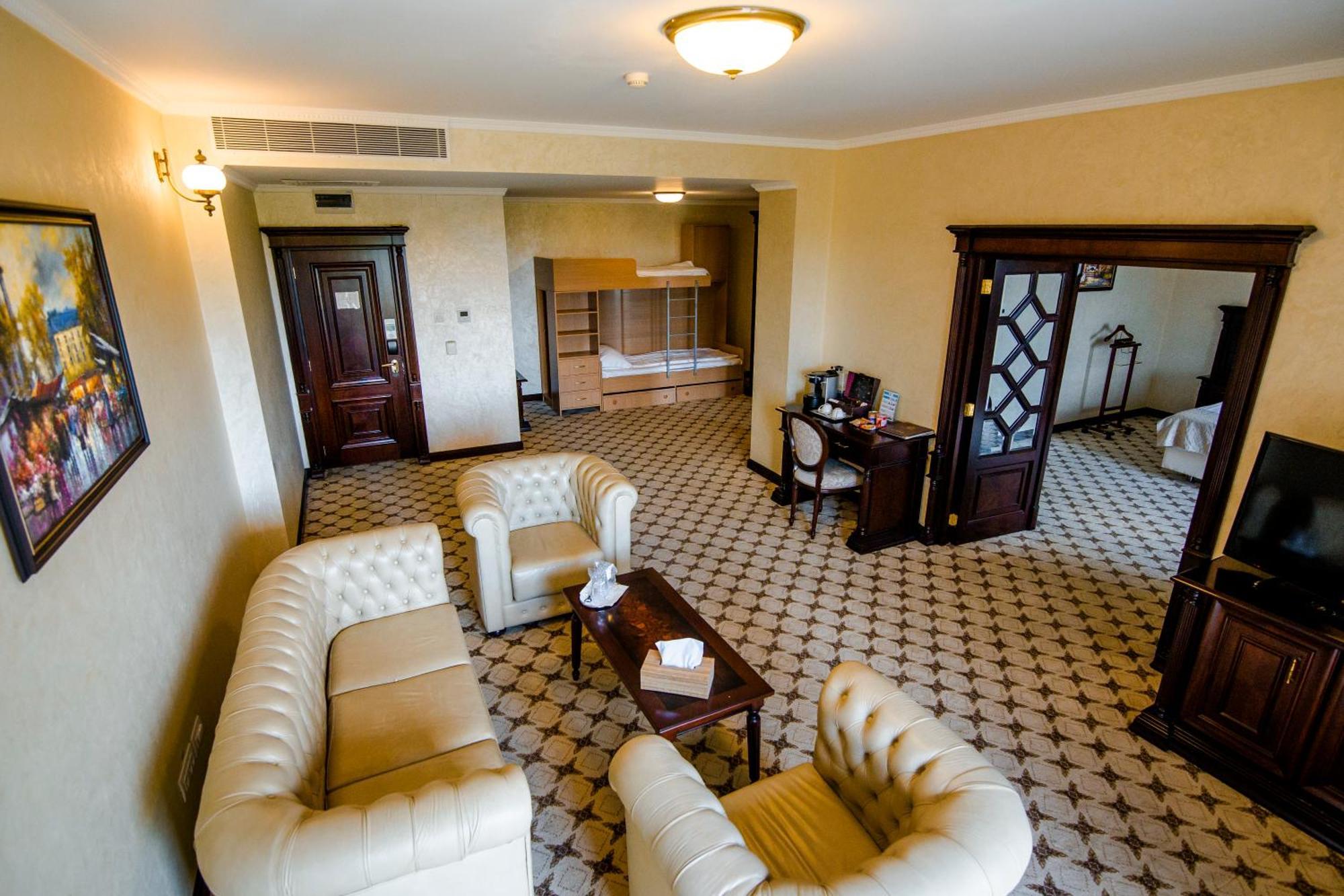 Hotel Golden House Craiova Kamer foto