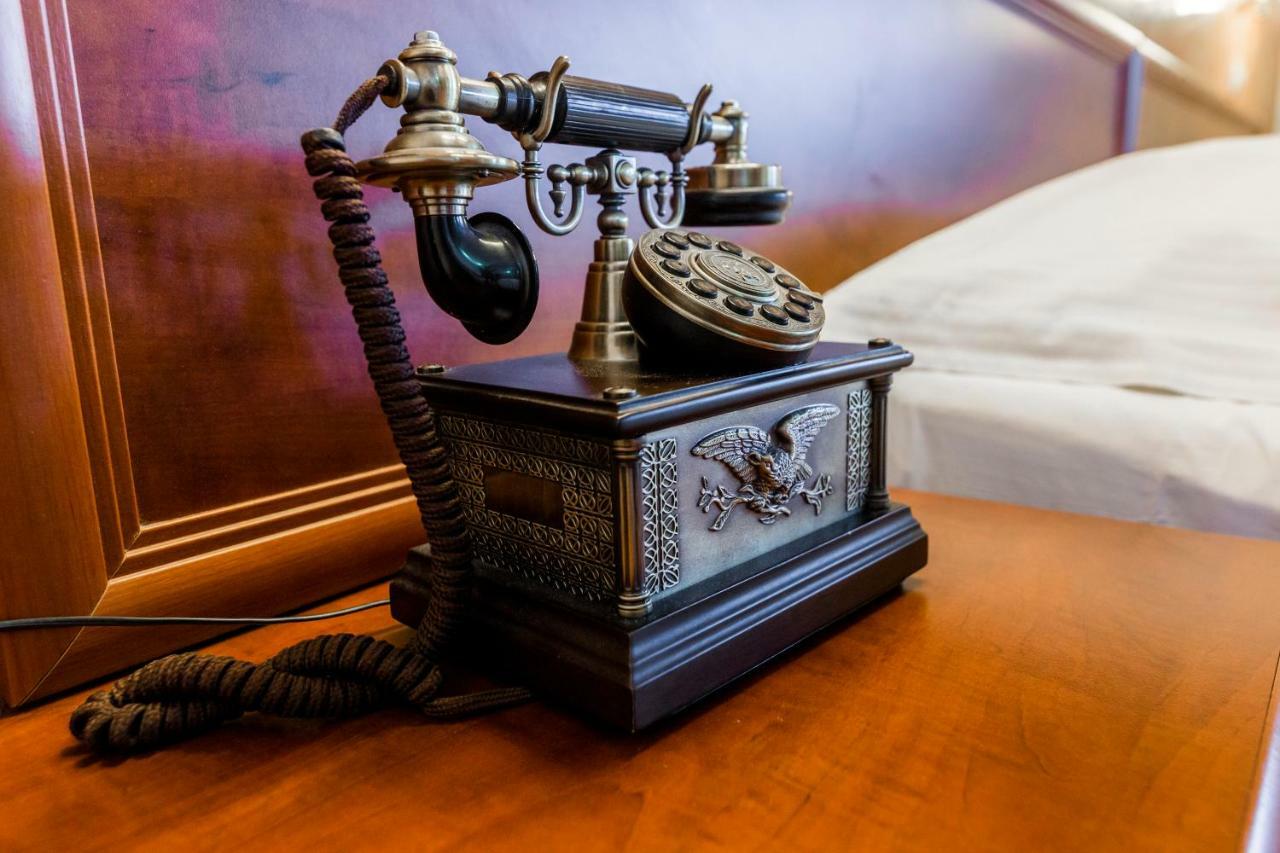 Hotel Golden House Craiova Buitenkant foto