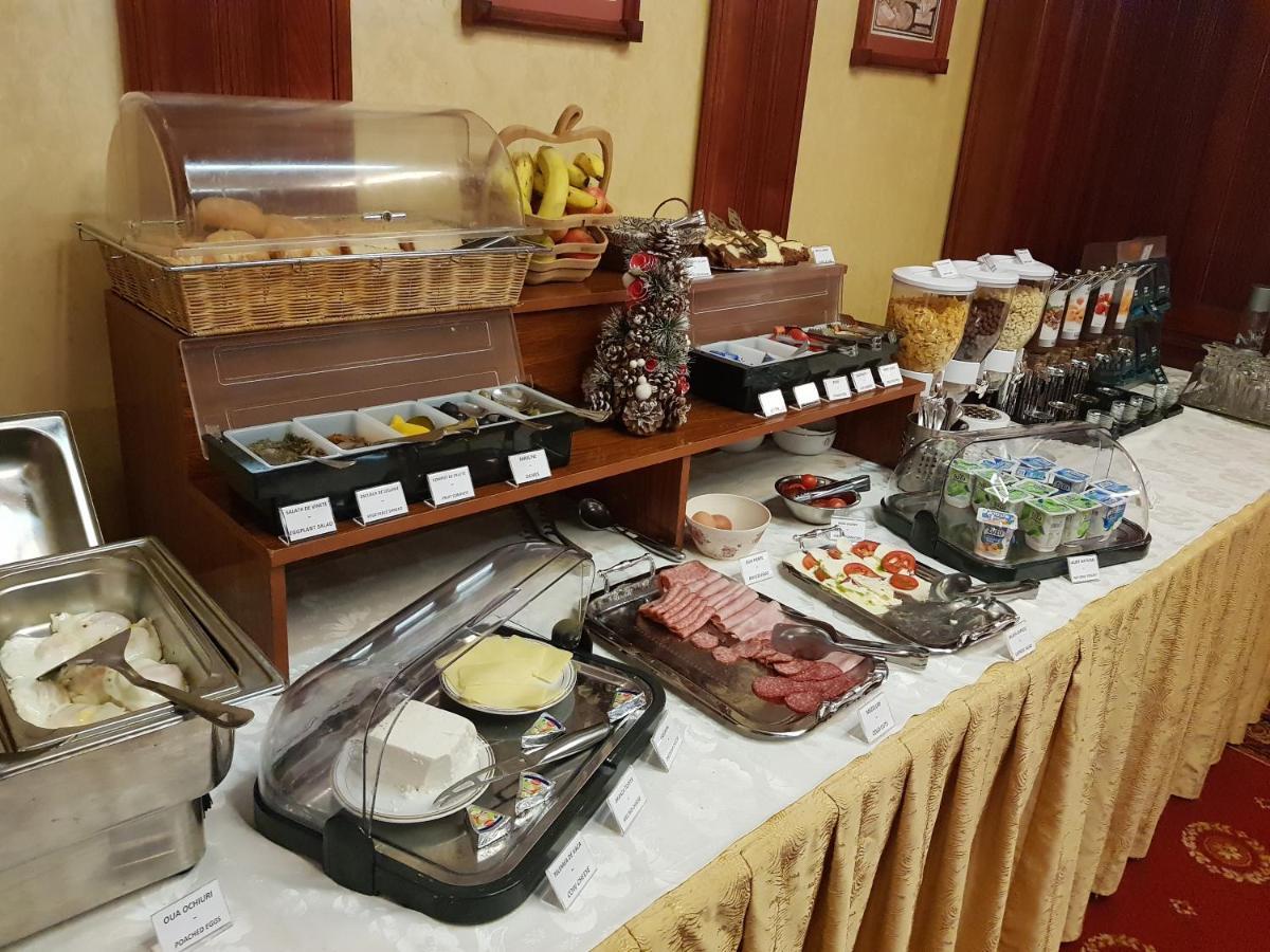 Hotel Golden House Craiova Buitenkant foto